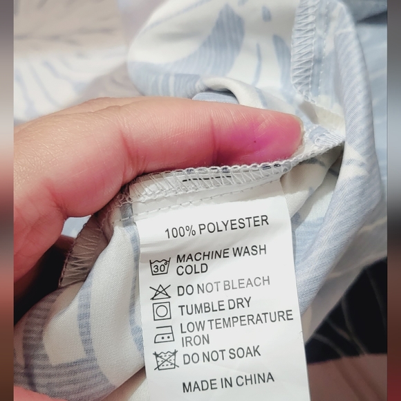 Hawaiian button shirt for men size Medium Tropical Storm Navy and white - Picture 8 of 9